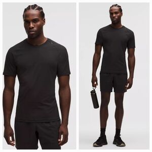 Lululemon Repper Short-Sleeve Shirt in Black Large NWT